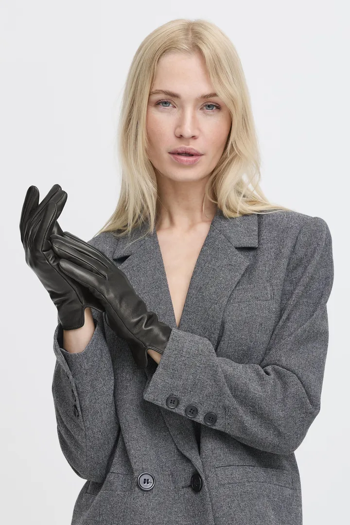 B.Young BYVante Gloves 2
