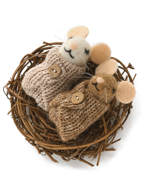 ADV Pine Centre Ornament Mouse Nest