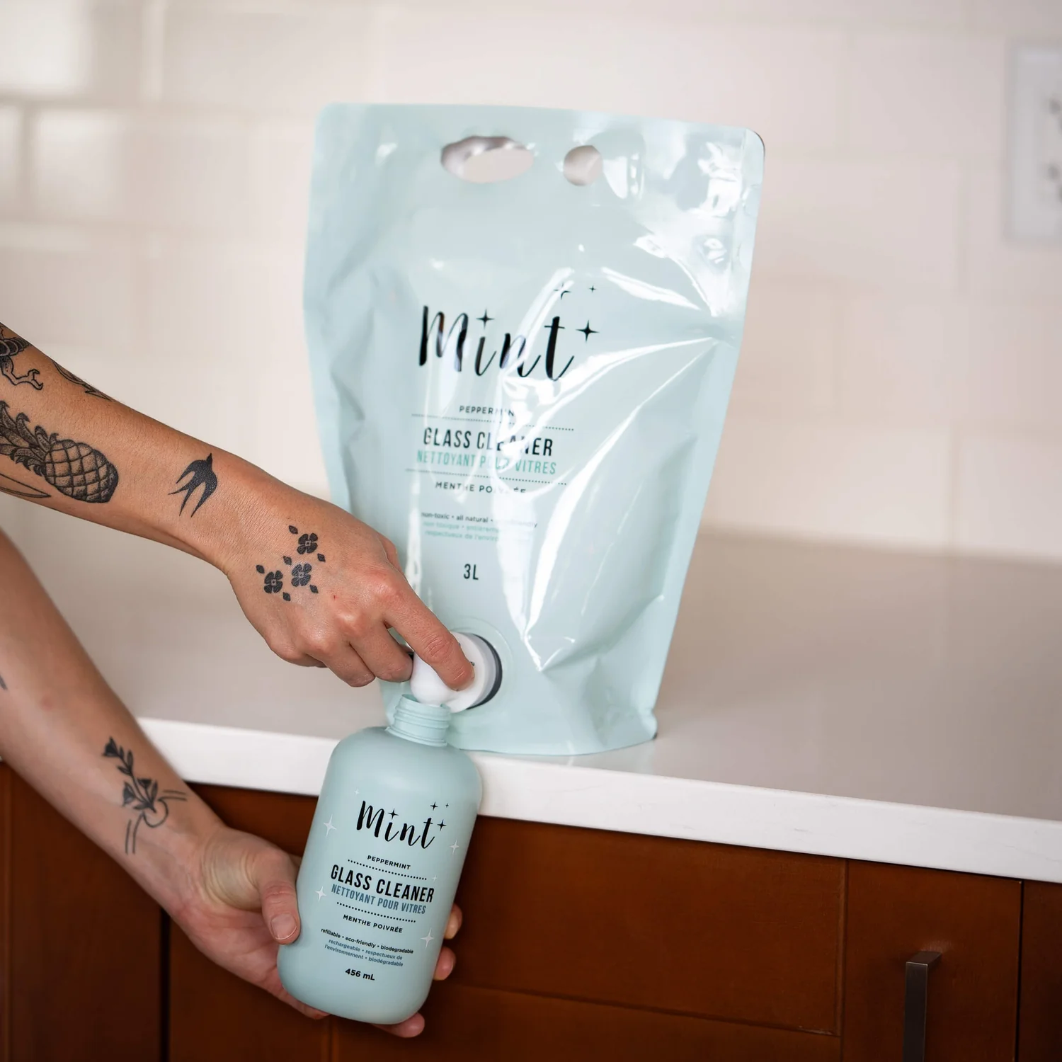 Mint Mint Glass Cleaner Party Pouch