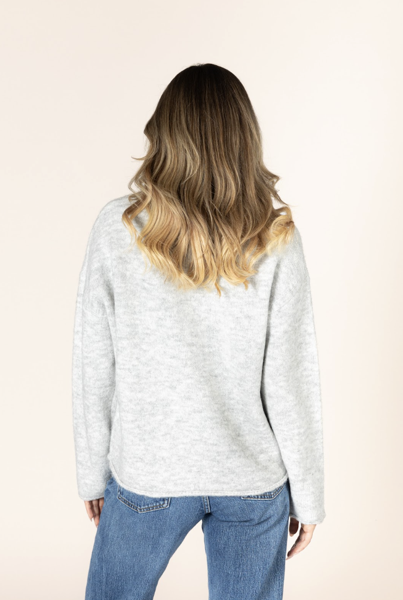 Lyla & Luxe Aiden Daisy Sweater