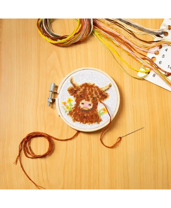 KIKKERLAND Highland Cow Mini Cross Stitch Cross Kit