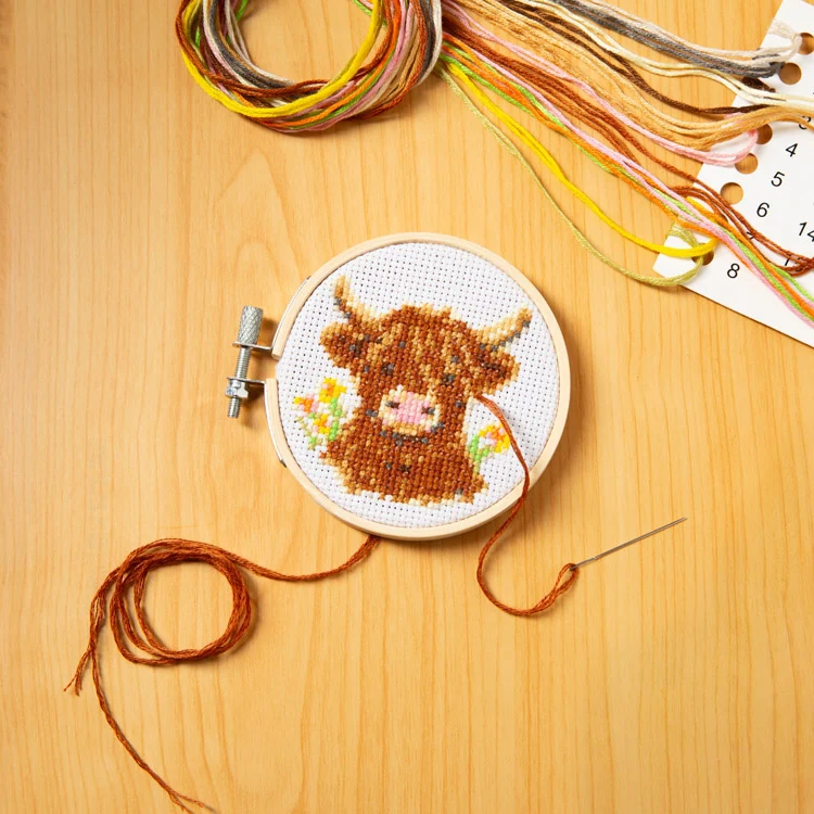 KIKKERLAND Highland Cow Mini Cross Stitch Cross Kit