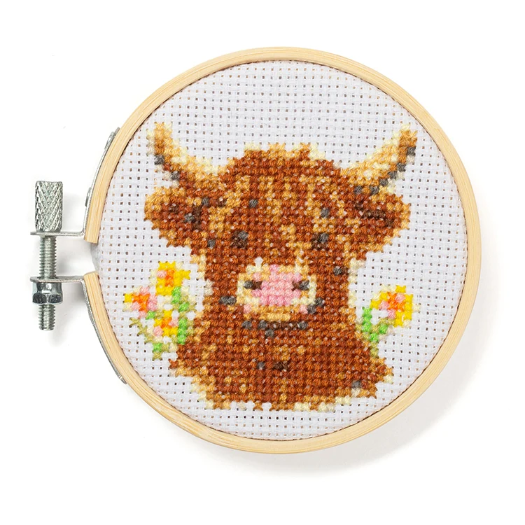 KIKKERLAND Highland Cow Mini Cross Stitch Cross Kit
