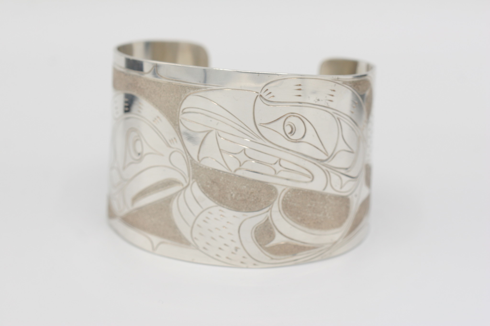 Silver Blue Traders Inc. Bear & Salmon Bracelet 2"