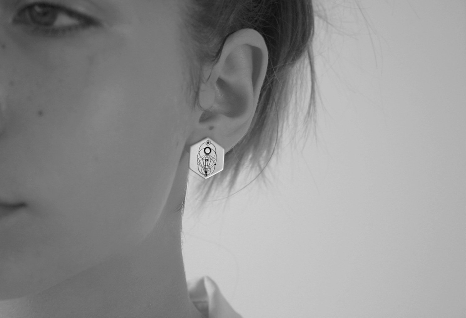 VEDRO Creative Earrings - Luna Hexa