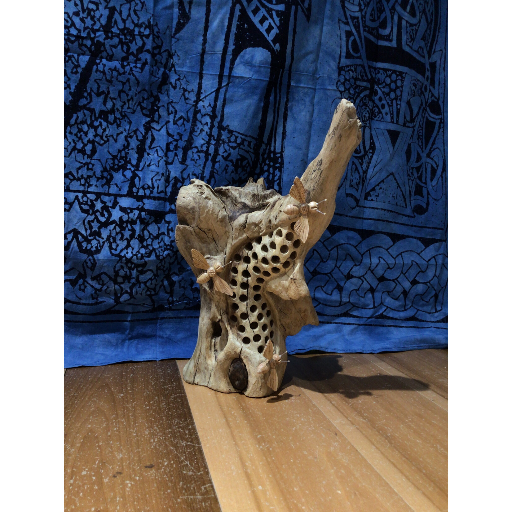 Large Standing Honeycomb 5 Bees 16" WD-252