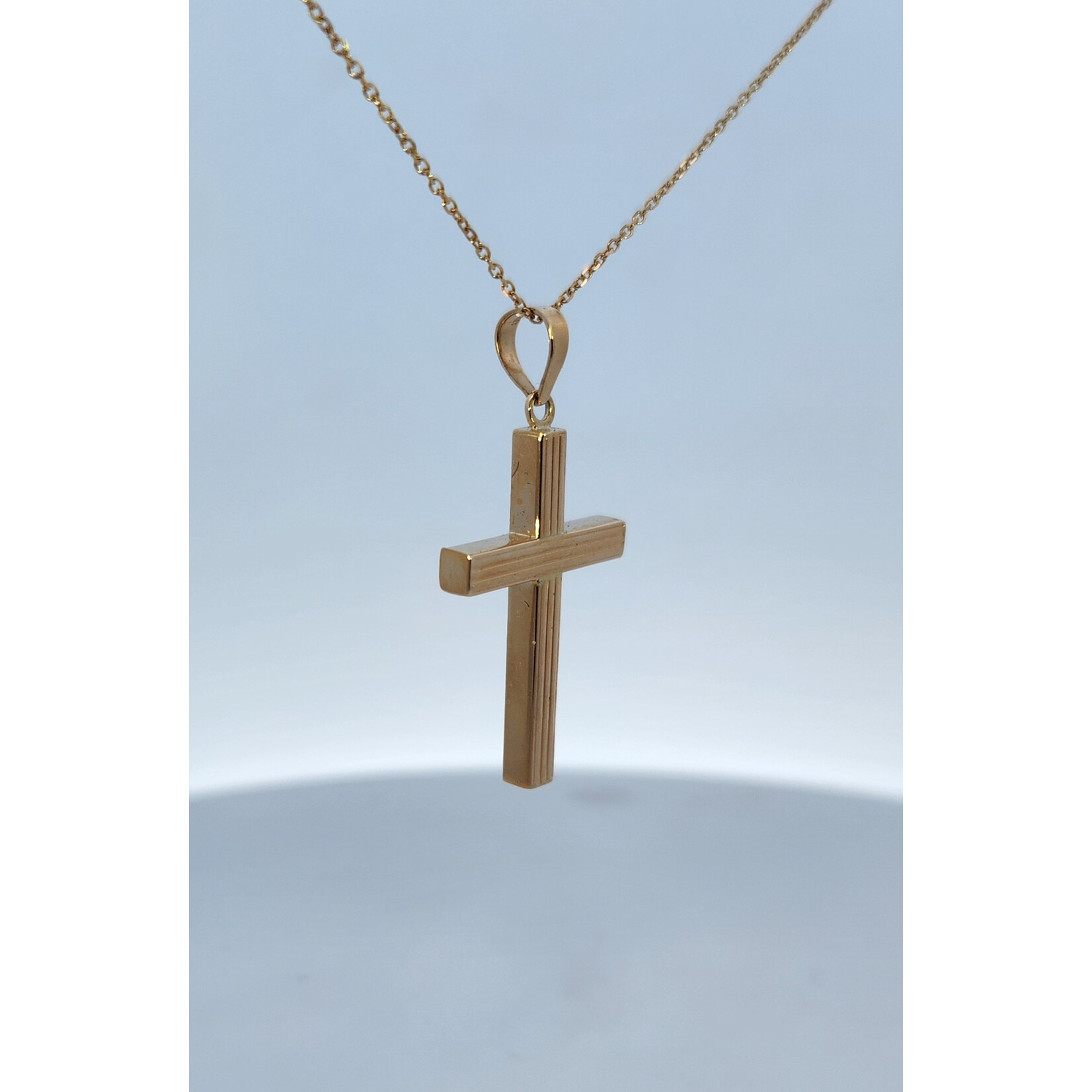14 Karat Yellow Gold 18" Ribbed Cross Necklace