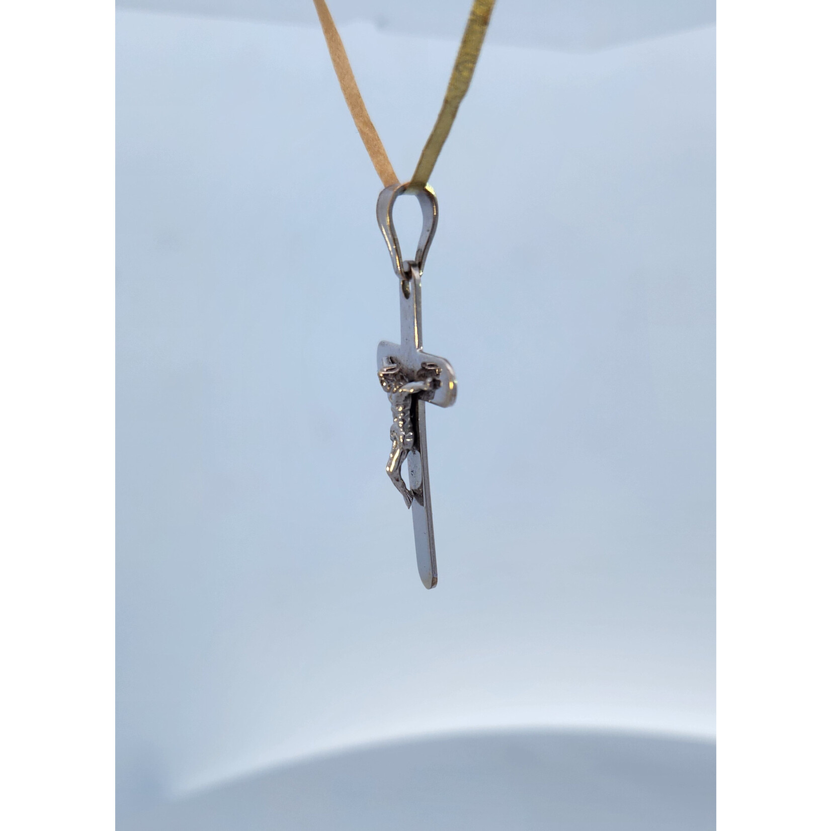 14 Karat White Gold Rounded Crucifix Pendant