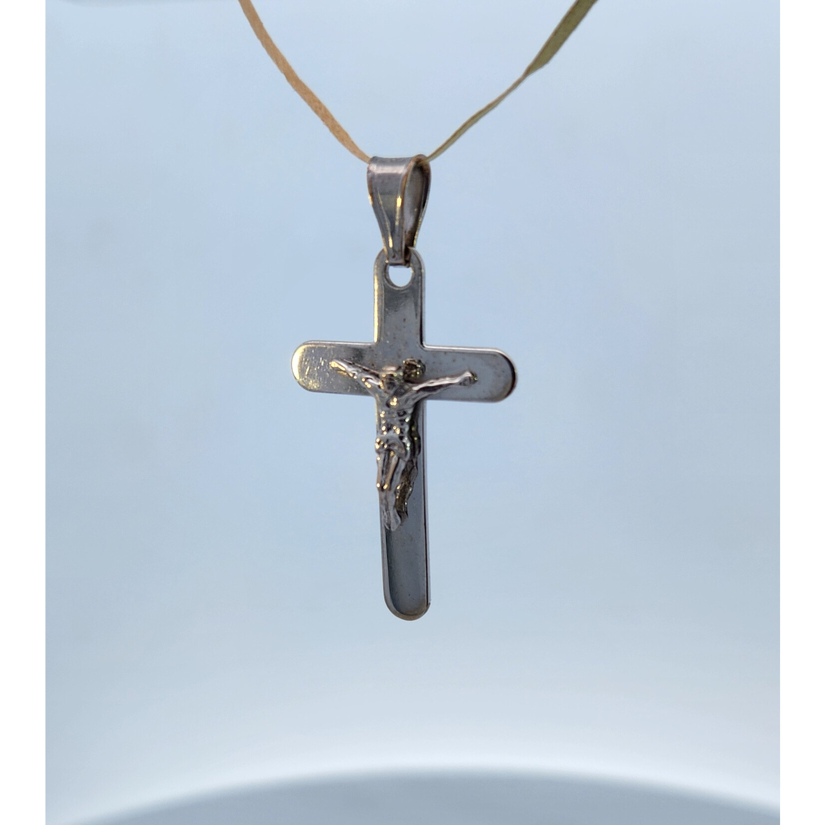 14 Karat White Gold Rounded Crucifix Pendant