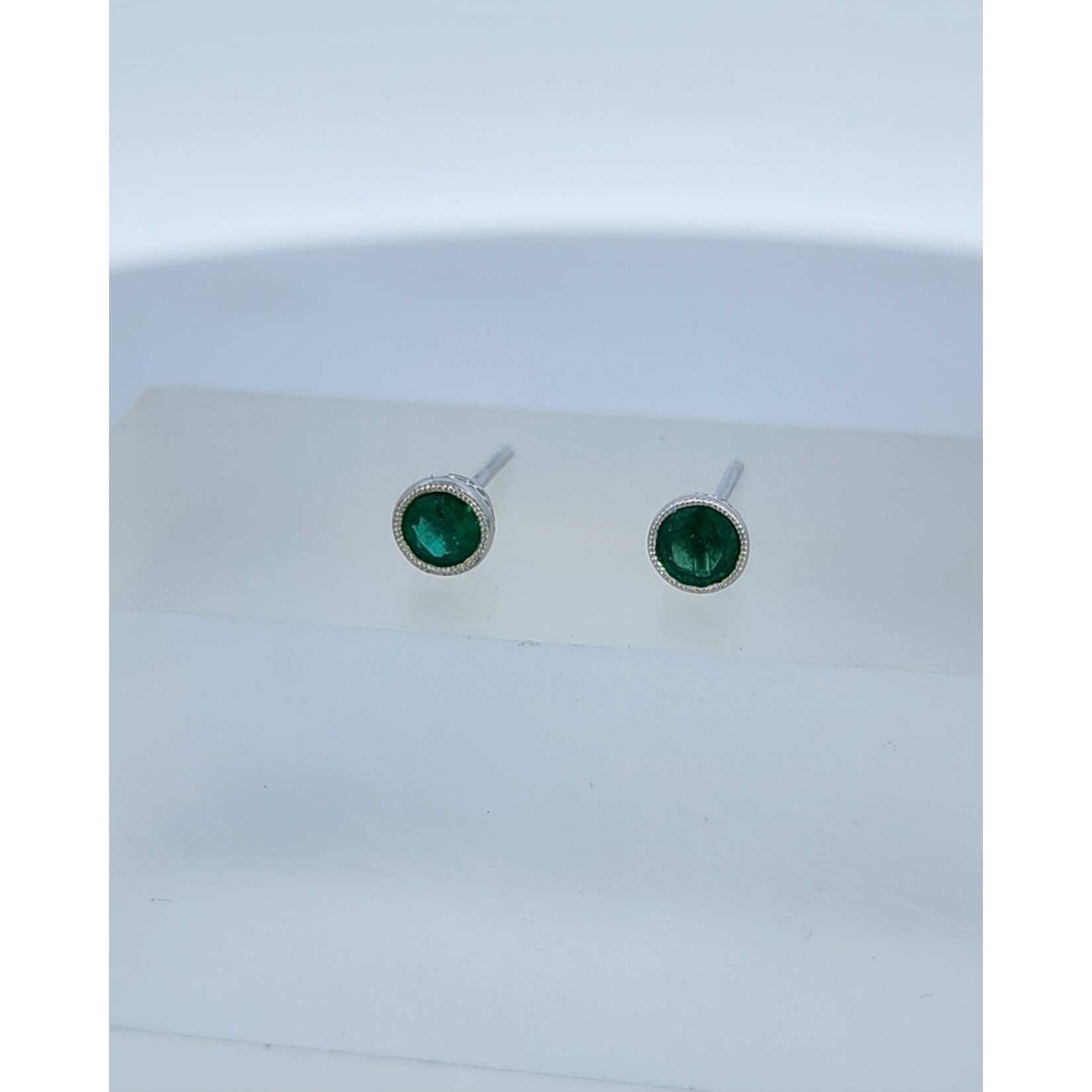 14 Karat White Gold Emerald Bezel set Round studs