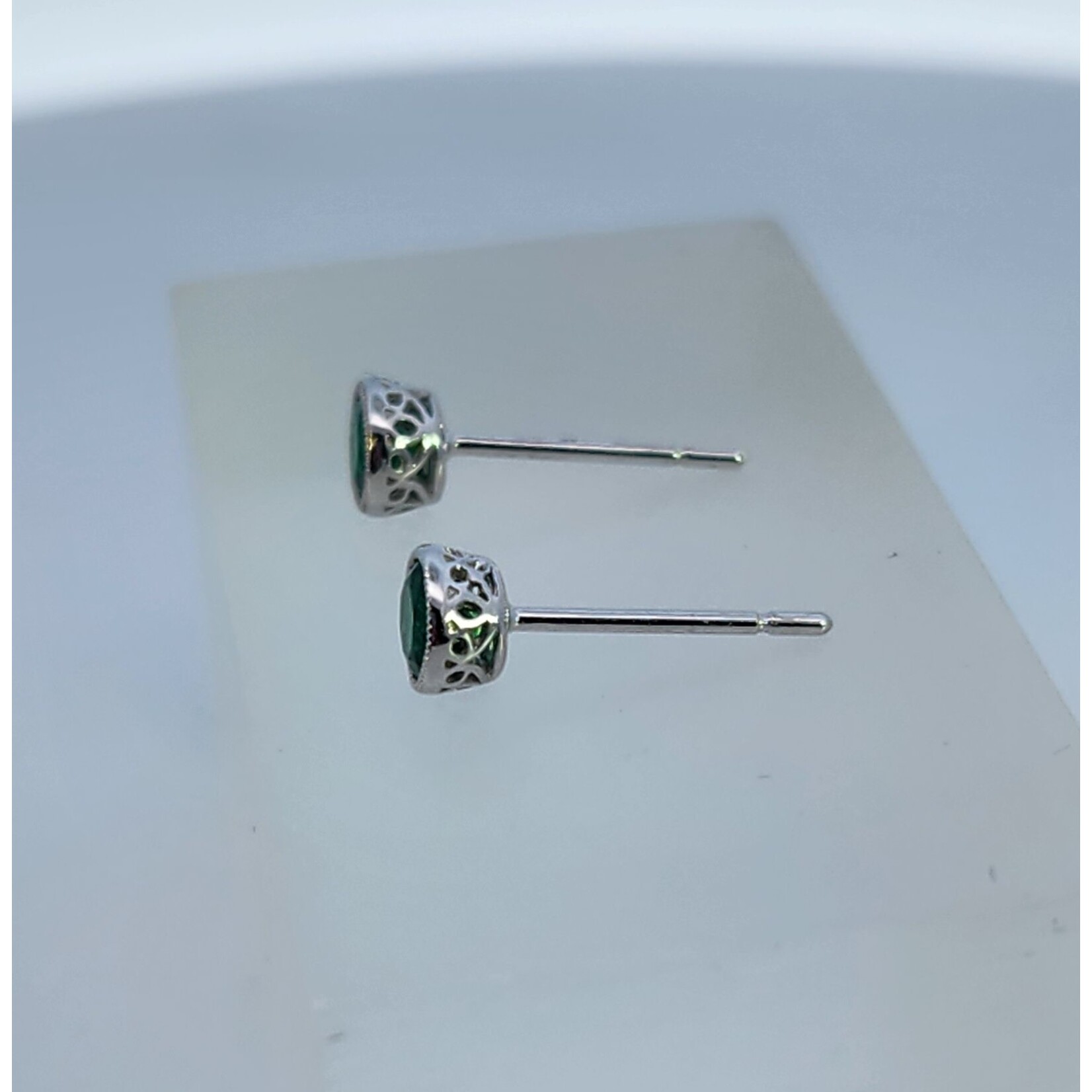 14 Karat White Gold Emerald Bezel set Round studs