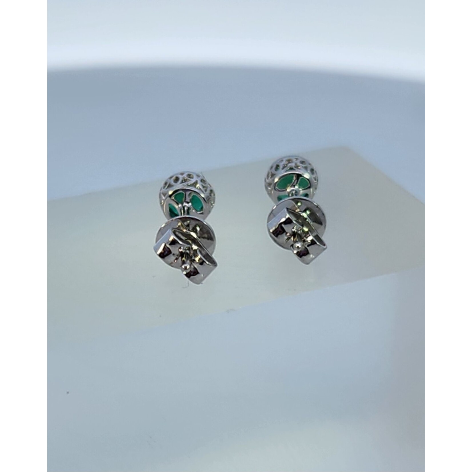 14 Karat White Gold Emerald Bezel set Round studs
