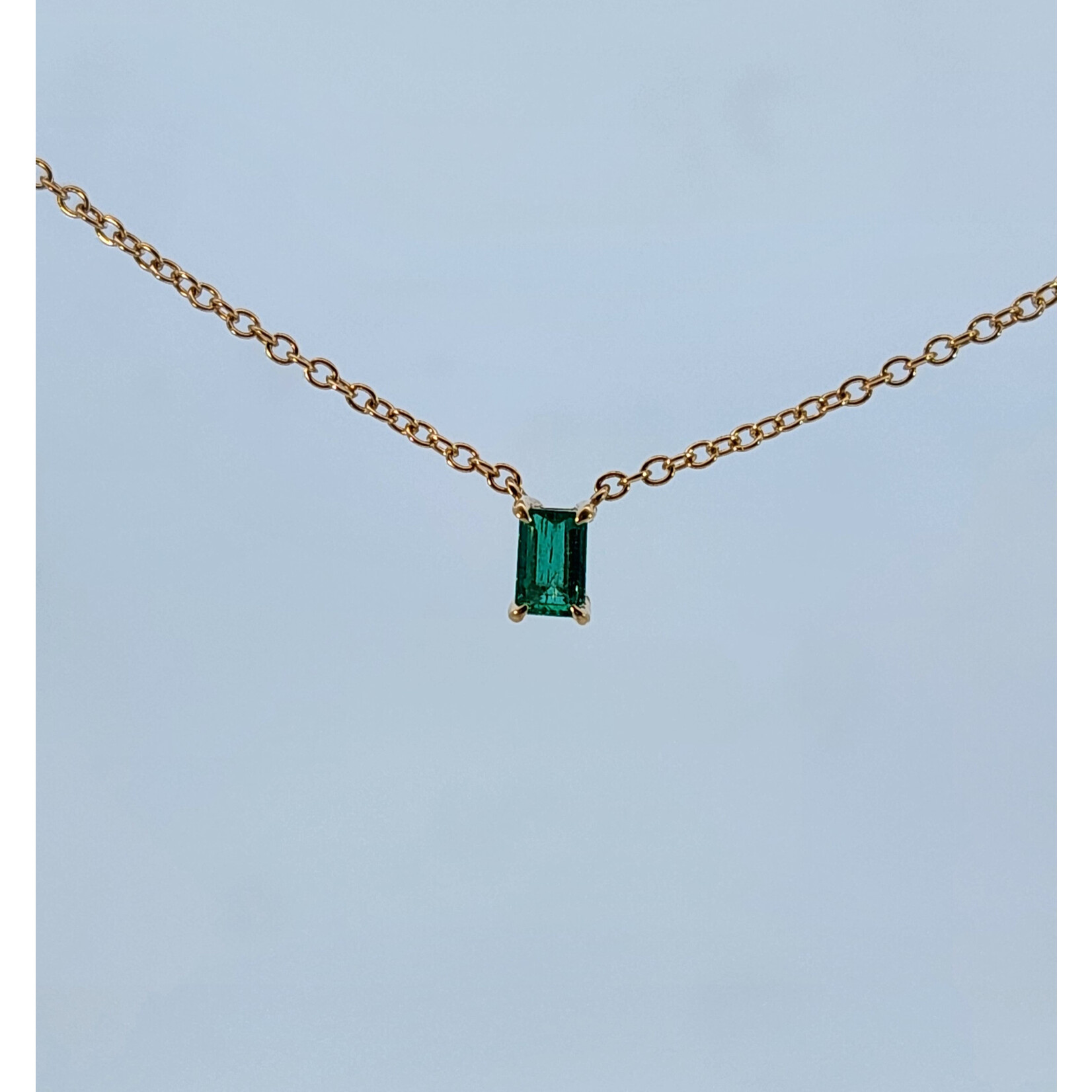 18 Karat Yellow Gold Natural Emerald Pendant