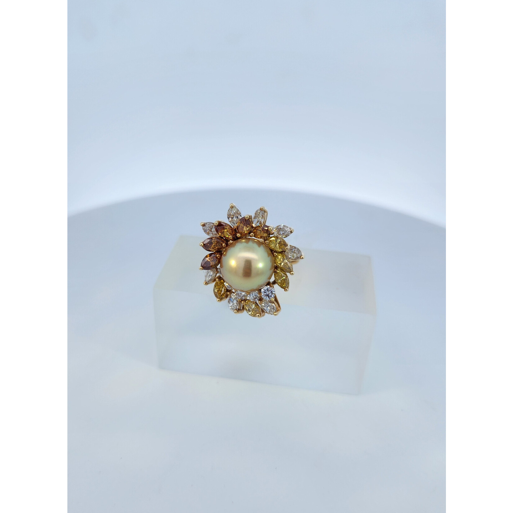 18 Karat Yellow Gold Multi-Color Diamond Ring with Pearl