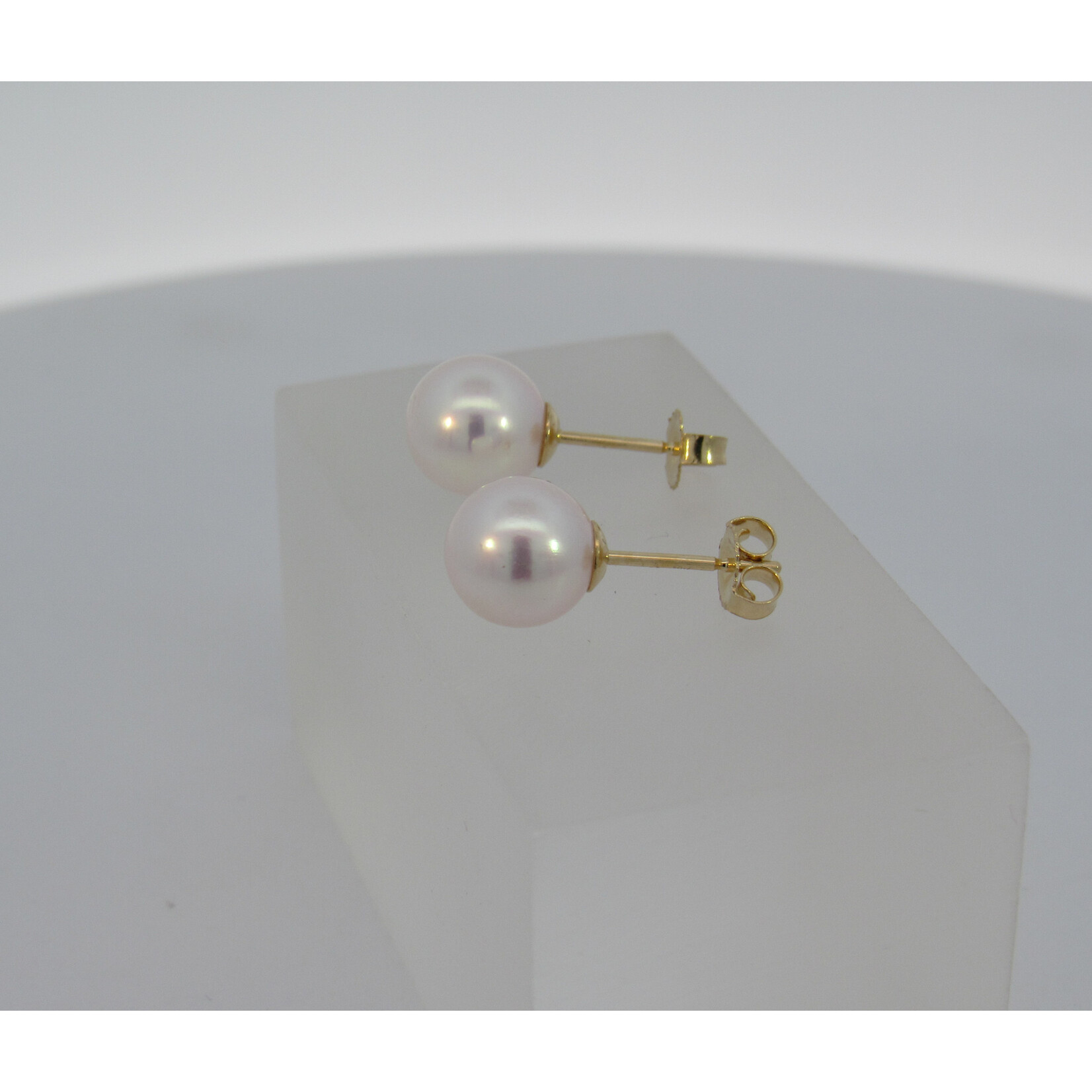 18 Karat Yellow Gold 8 mm Akoya Pearl Studs