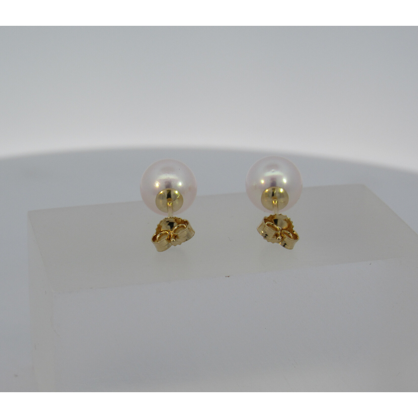 18 Karat Yellow Gold 8 mm Akoya Pearl Studs