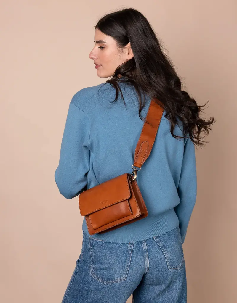 Round Top Mini Classic Leather Purse in Cognac