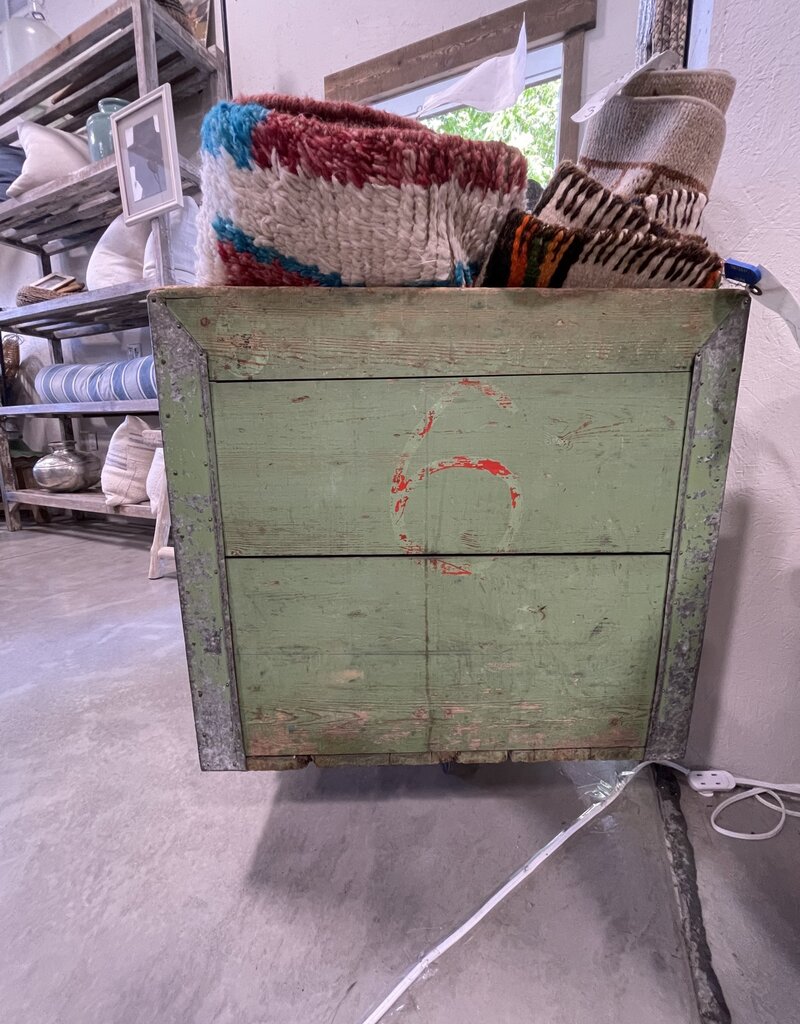 INDUSTRIAL CART - 39"L x 26" W x 23" D x 30.5" H