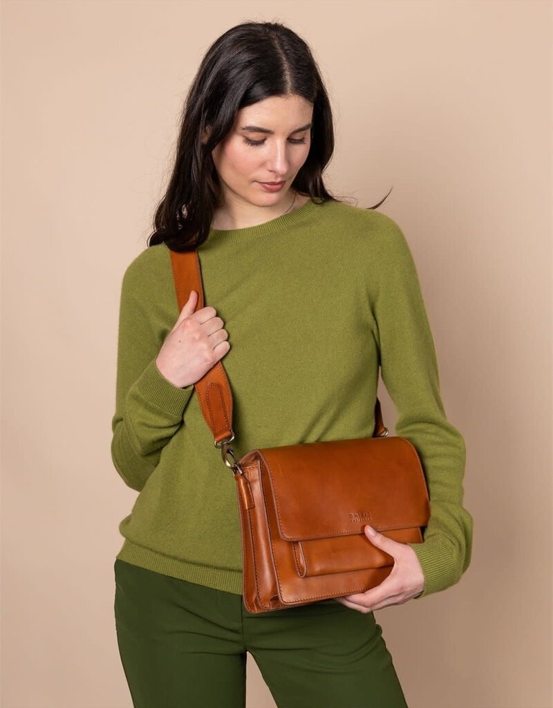 Round Top Classic Leather Purse in Cognac