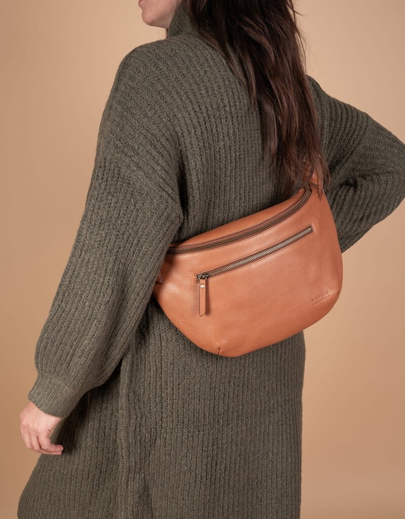 Desiree Maxi Crossbody Bag in Wild Oak Soft Grain Leather - 2 Straps: Checkered & Soft Oak