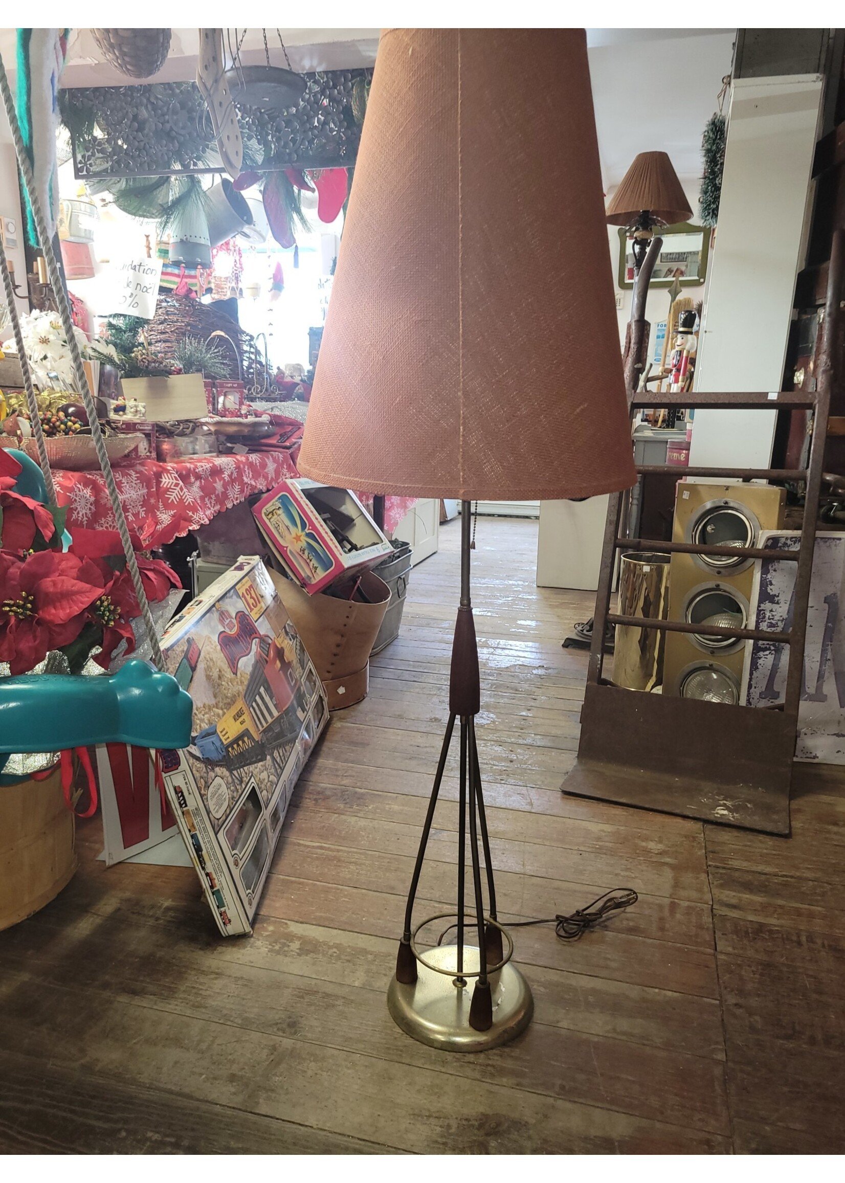 Lampe vintage   52 h x 20 l