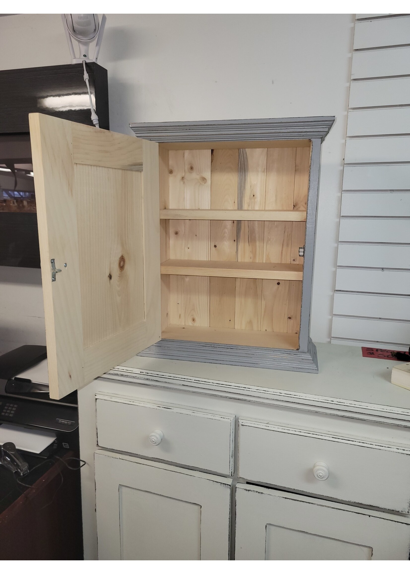 Pharmacie grise en bois 24h x 19 l x 7 p