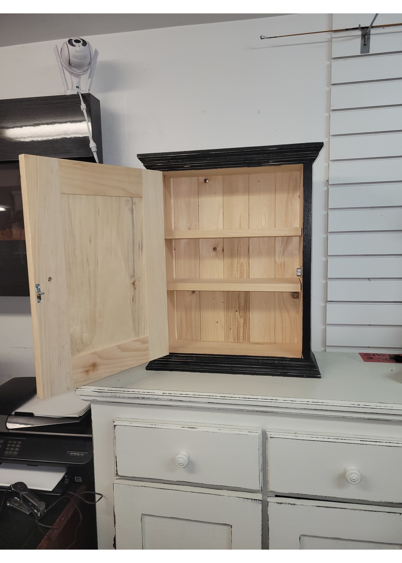 Pharmacie  noire en bois 24 h x 19 l x 7 p