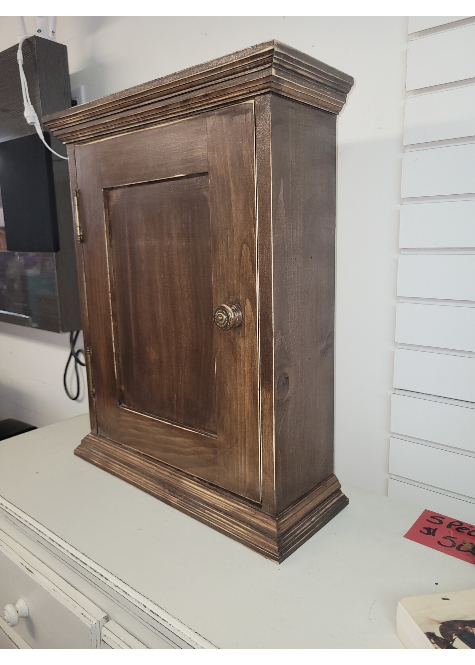 Pharmacie brune en pin 24h x 19 l x 7 p