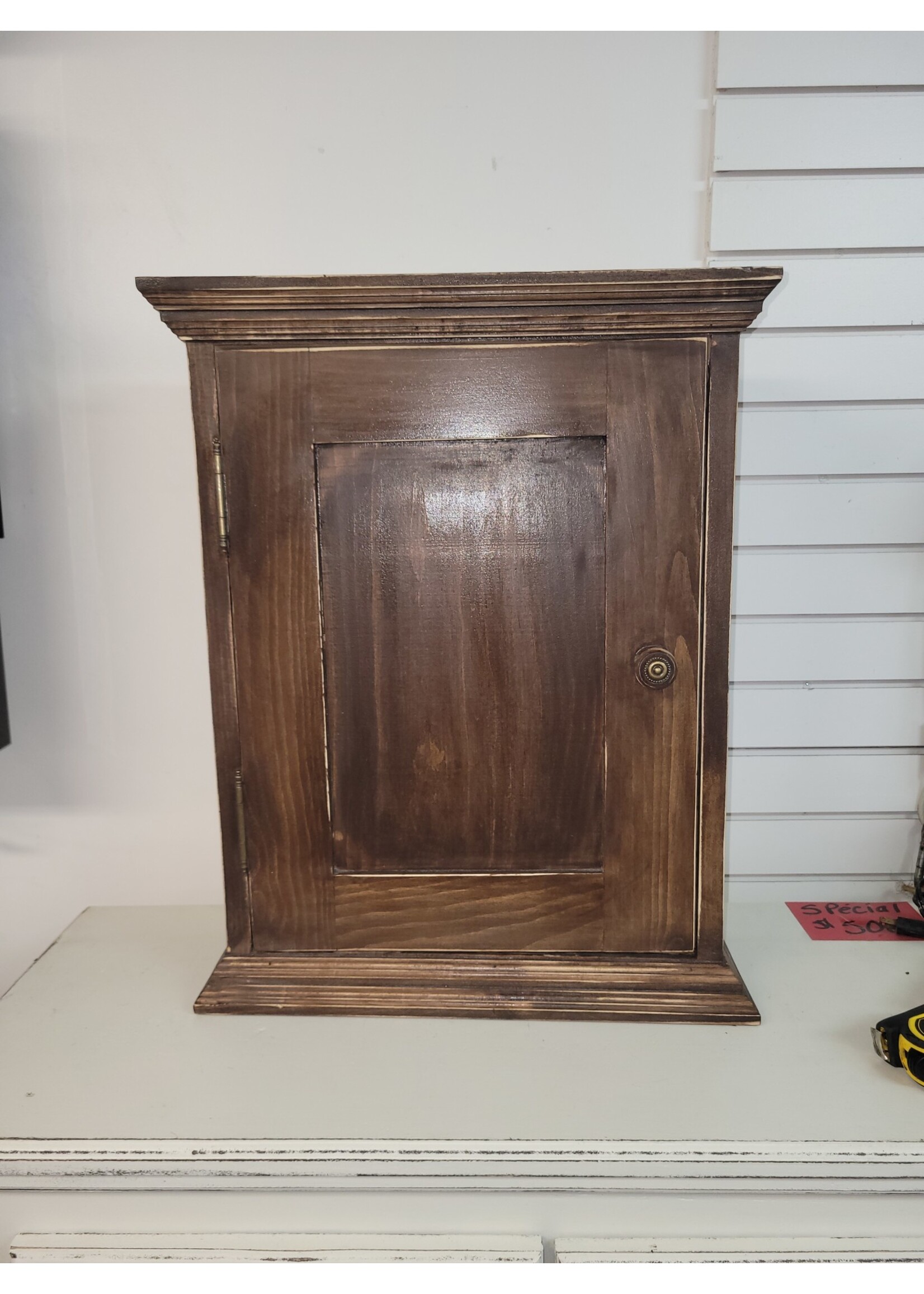 Pharmacie brune en pin 24h x 19 l x 7 p