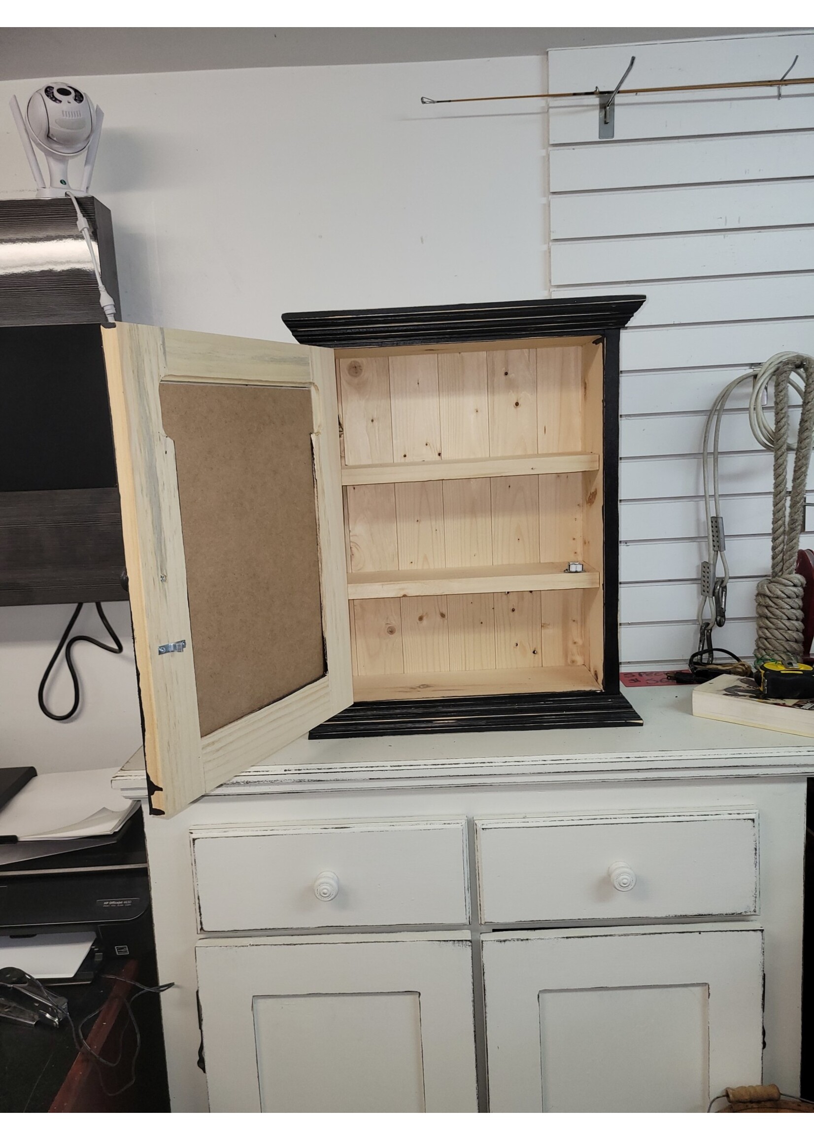 Pharmacie noire gas pump 24 h x 19 l x7 p