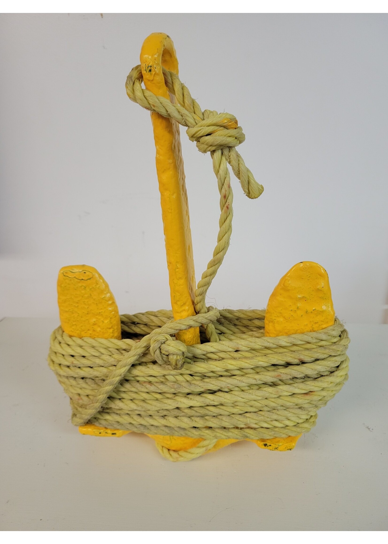 ancre de bateau jaune