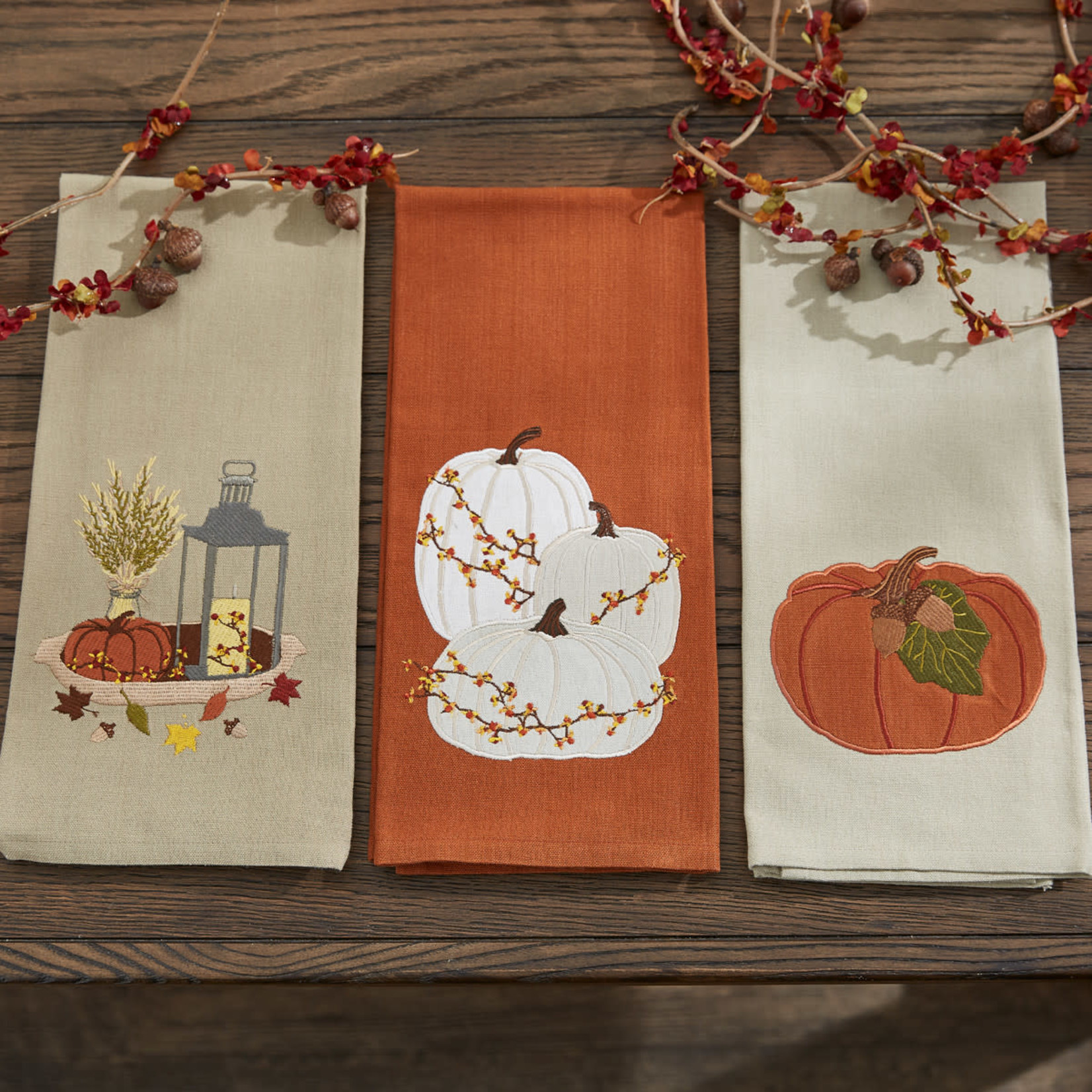 Lantern w/pumpkin dishtowel