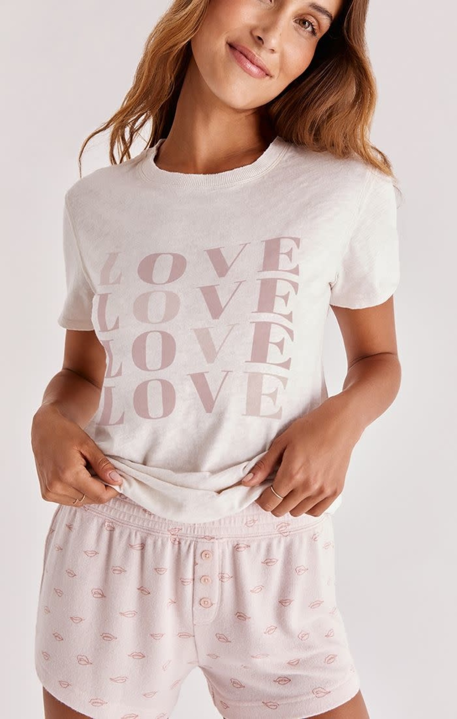 District The Love Main Easy On White - Tee
