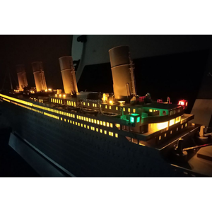 Trumpeter . TRM 1/200 RMS Titanic c/w LED and Photo Etch