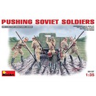 Miniart . MNA 1/35 Pushing Soviet Soldiers