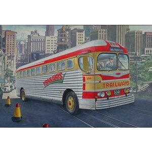 Roden . ROD 1/35 GMC PS-3751 Silverside Trailway Bus