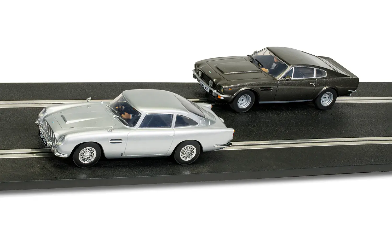 James Bond 007 Aston Martin Slot Car Set - PM Hobbycraft