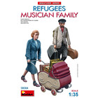 Miniart . MNA 1/35 Refugees. Musician Family