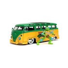 Jada Toys . JAD 1/24 " Hollywood Rides "1962 VW Bus w/ Leonardo Ninja Turtle