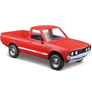 Maisto . MAI 1/24 1973 Datsun 620 Pickup Truck (Red)