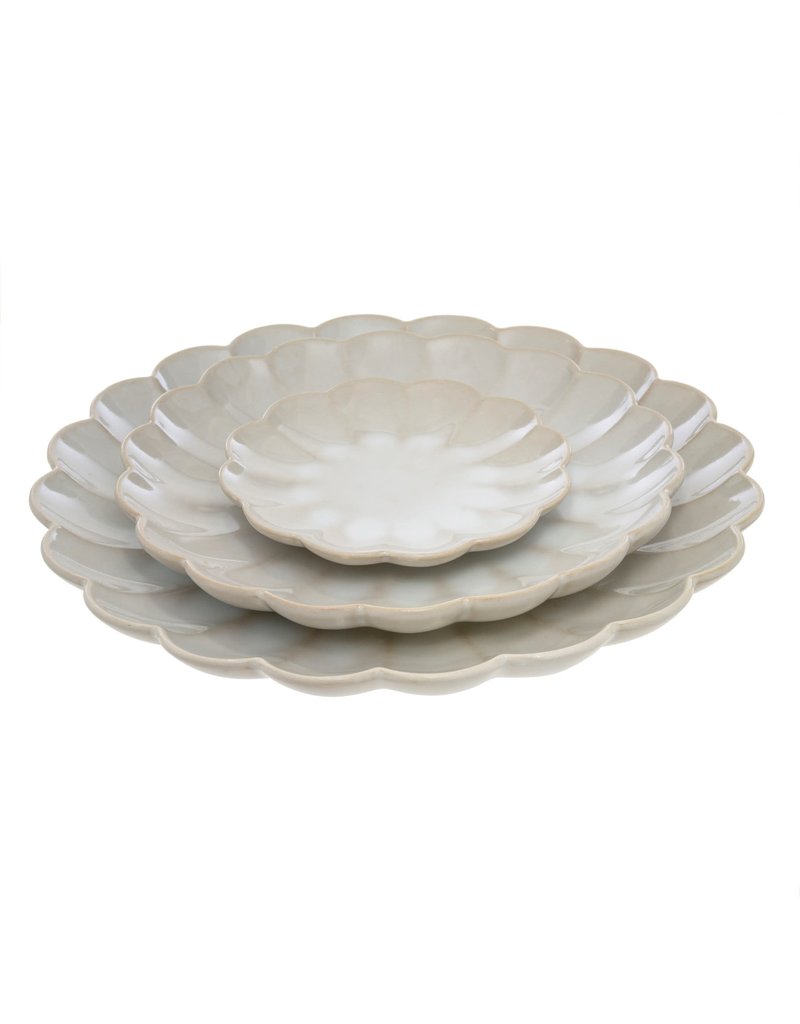 Amelia Scalloped Dinner Plate in White