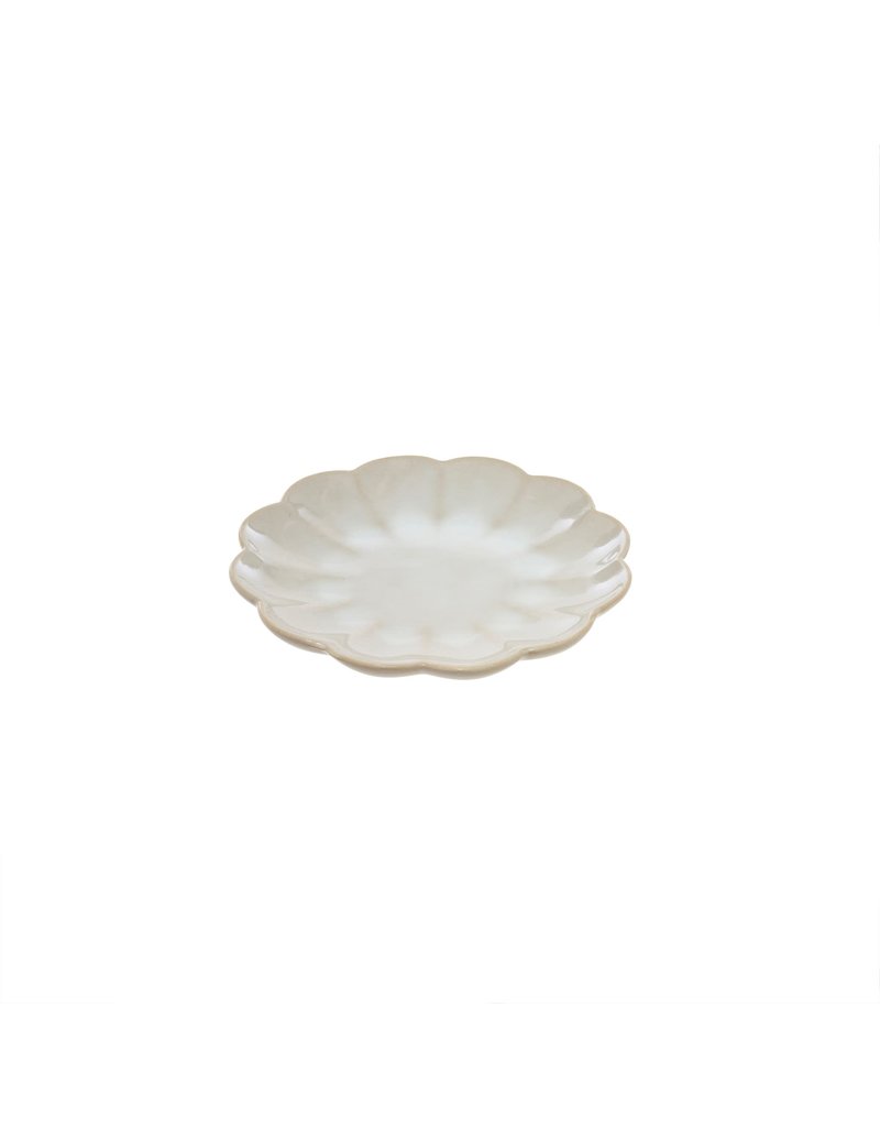 Amelia Scalloped Accent Plate in White