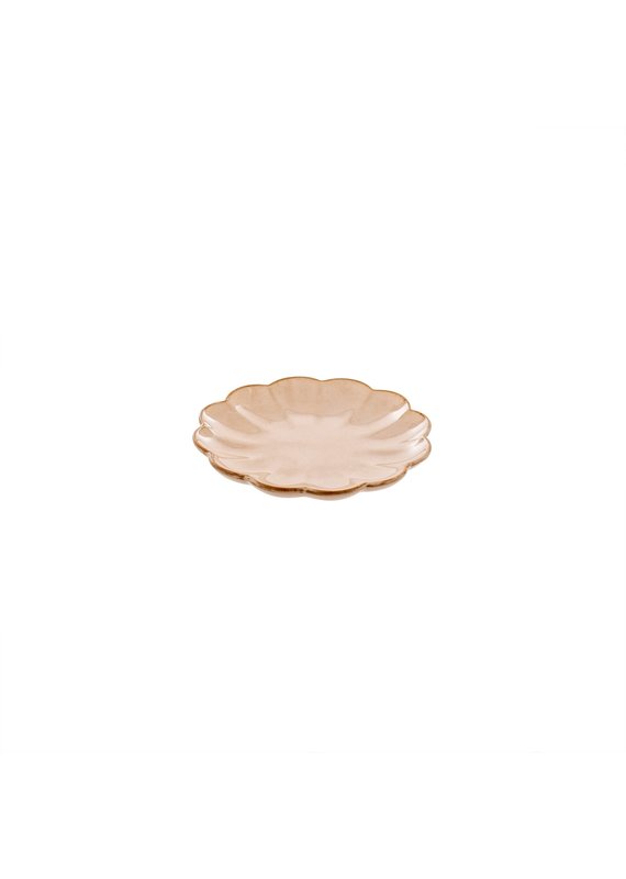 Amelia Scalloped Accent Plate in Blush