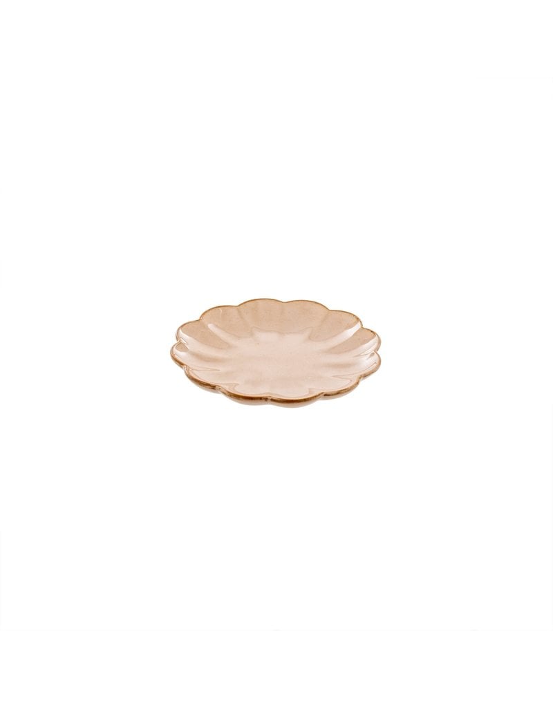 Amelia Scalloped Accent Plate in Blush