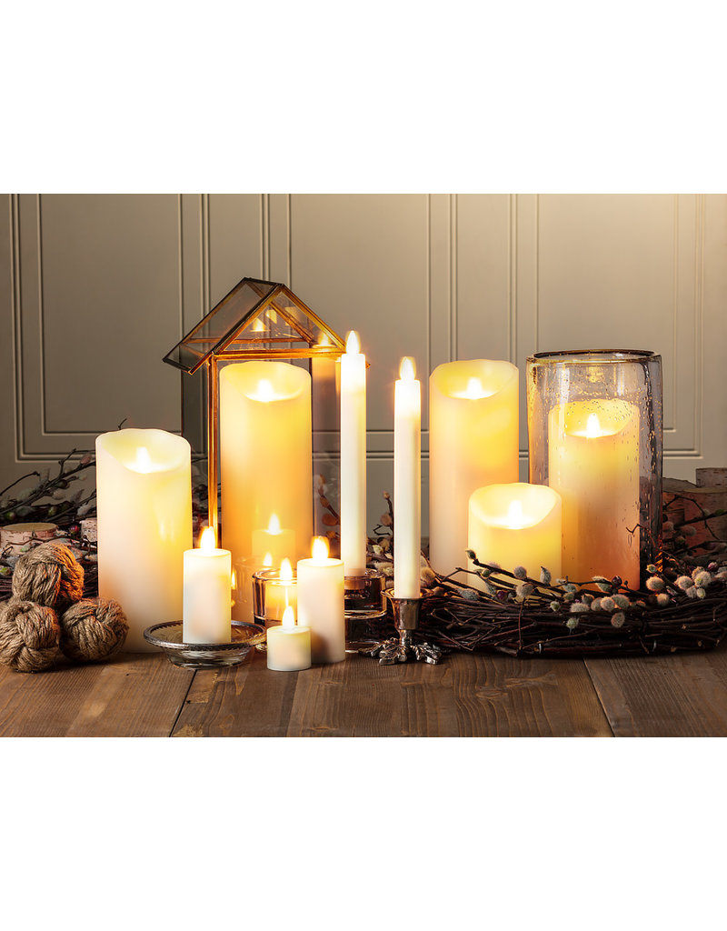 https://cdn.shoplightspeed.com/shops/634987/files/49794964/800x1024x2/reallite-flameless-taper-candle.jpg