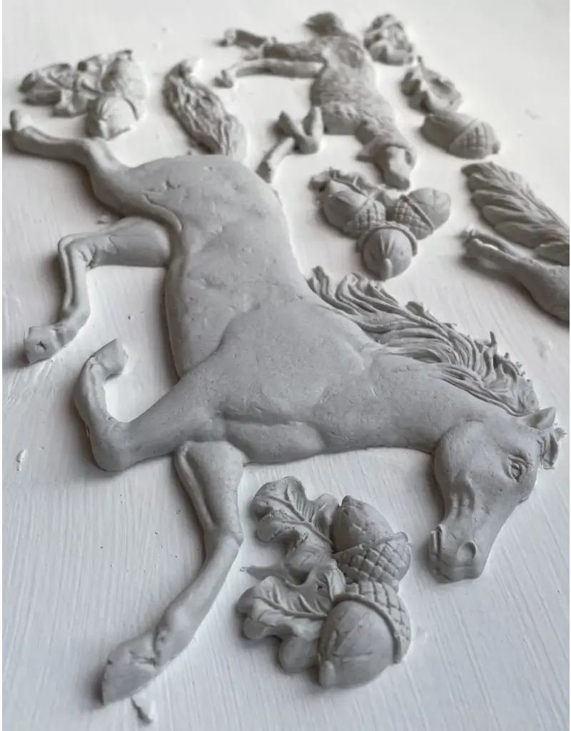 Iron Orchid Designs Horse & Hound IOD Decor Mould (6″x10″)