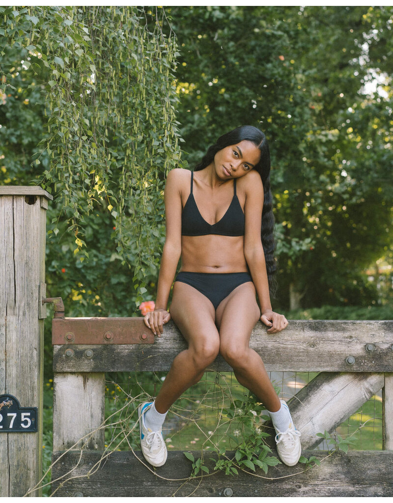 huha Seamless Low-Mid Thong by huha | Black
