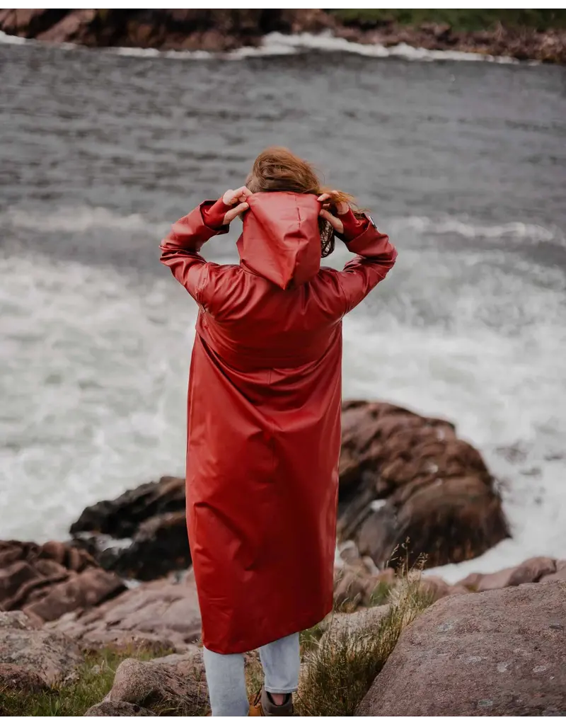 Mernini The Mernini Raincoat Merlot Red | Petite 42" Length