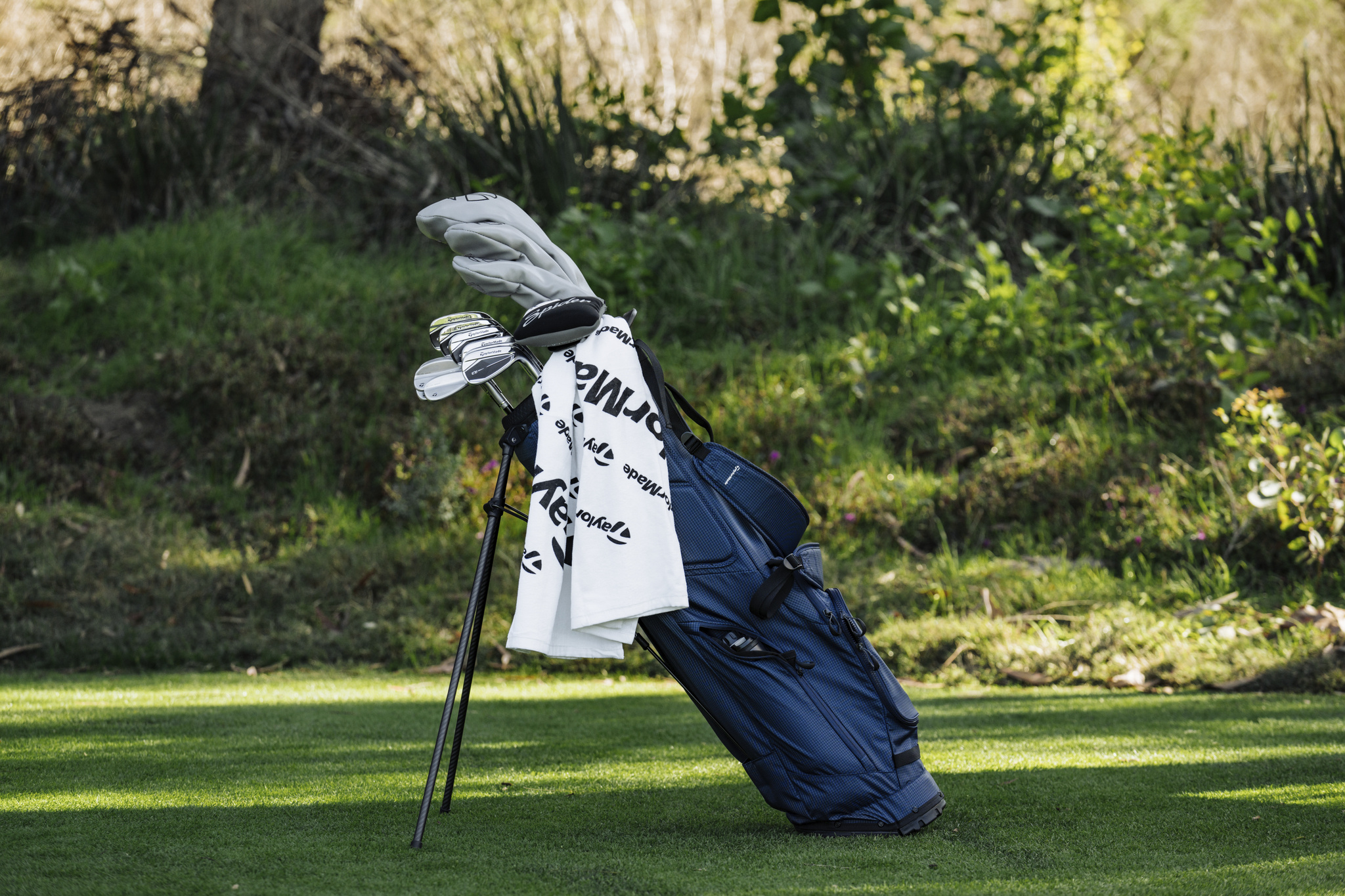 Stand bags with built-in legs for easy positioning on the golf course, featuring multiple pockets, adjustable straps, and lightweight design for convenience and mobility