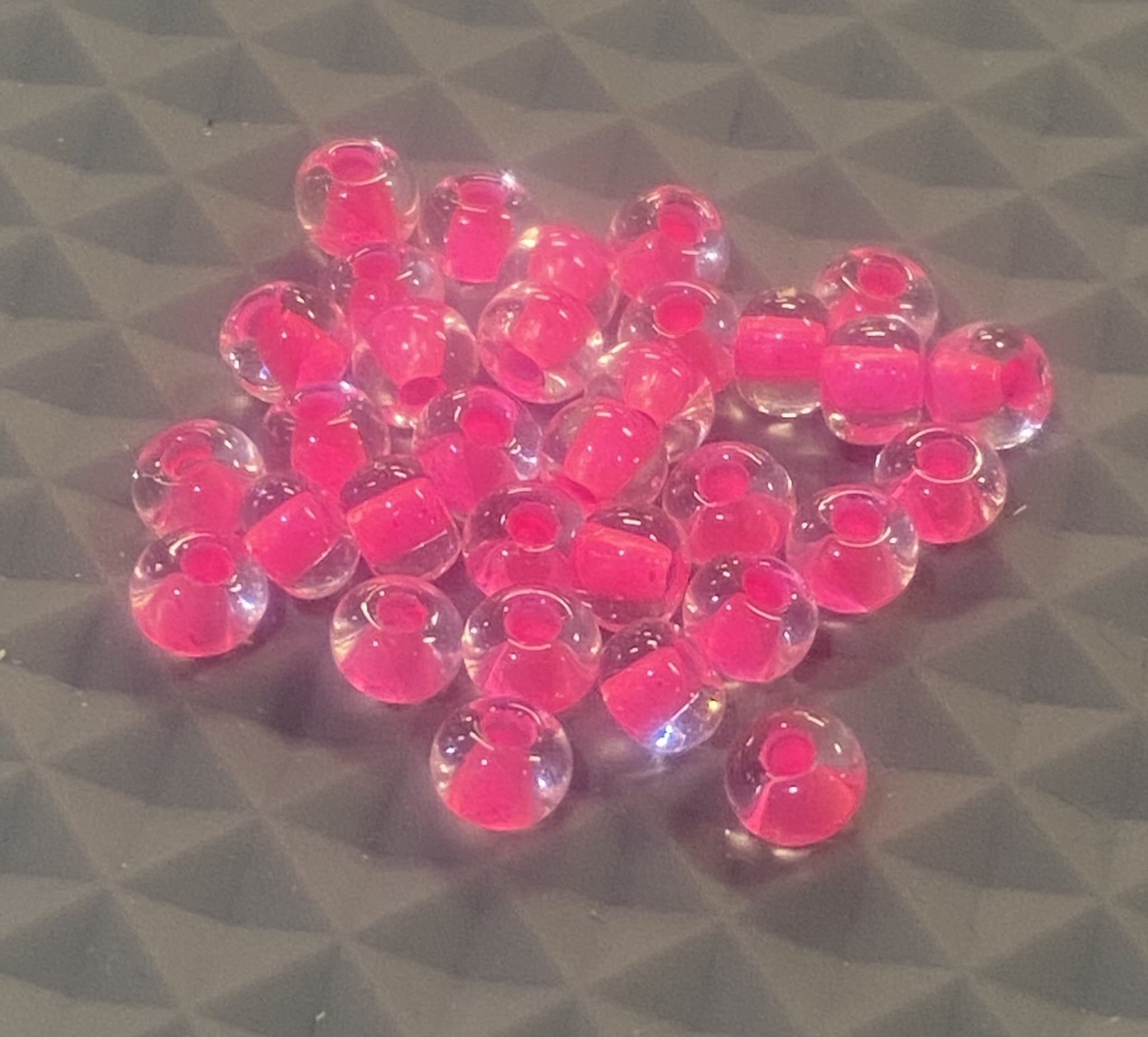 Reid's Fly Shop Glass Beads 6/0 Neon Pink - 30 pack